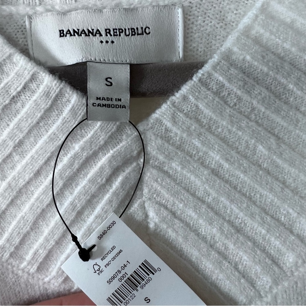 NWT Banana Republic Cozy Alpaca V Neck Sweater in White size Small - Picture 8 of 14